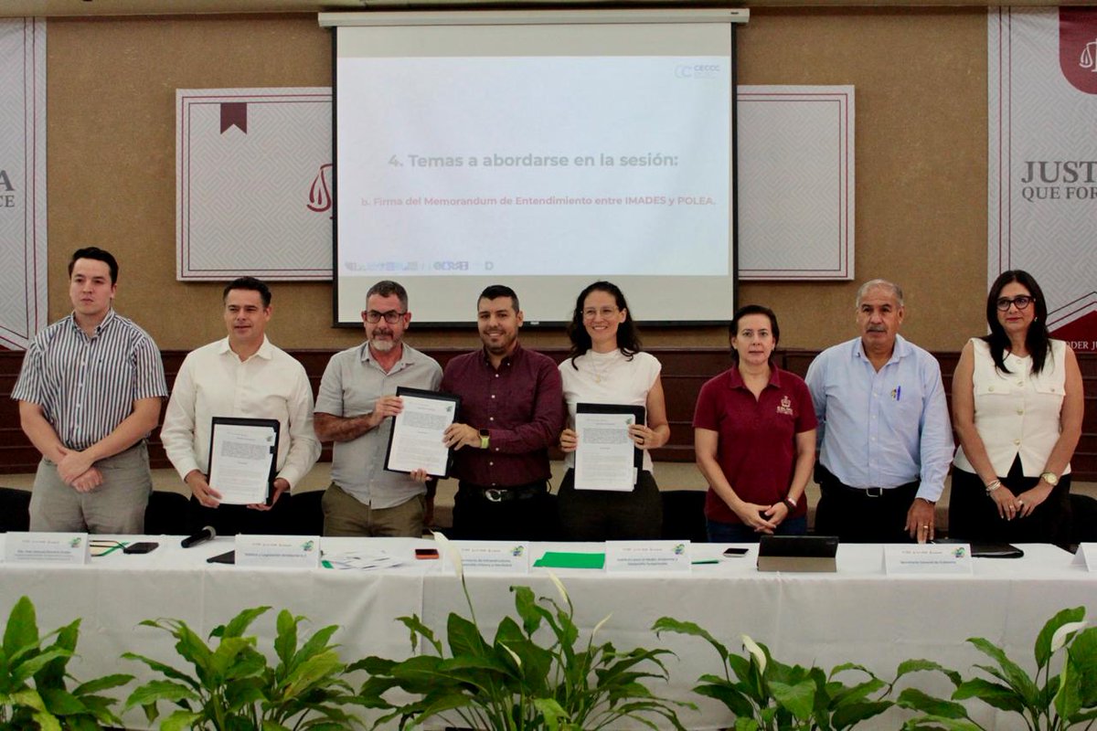 IMADESCOL's tweet photo. ⚡🌿 Colima avanza hacia una transición energética justa.

Firmamos un acuerdo interinstitucional con el @congresocolima y @PoleaAC  para fortalecer la agenda climática estatal. https://t.co/kTlO6tmoH0