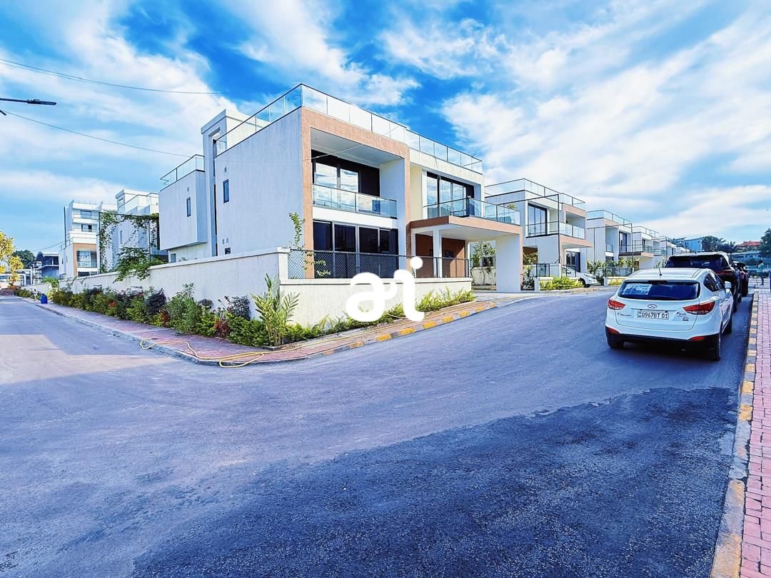 AlainImmo's tweet photo. LOCATION : MAGNIFIQUES VILLAS AU SEINS D’UNE RÉSIDENCE FERMÉE EN LISIÈRE DE LA GOMBE

Localisation : RDCongo/Kinshasa, très bel emplacement en lisière de la Gombe
Type de bien : Villa
Disponibilité : Immédiate 
Superficies: 430 et 585m²

DESCRIPTION:

Villa de 585m²

COMPOSITION: 

6 chambres, dont 4 suites autonomes,
3 séjours aéré lumineux
1 Cuisine moderne entièrement équipée
Magasin 
1 Terrasse au rooftop
4 Salles de bain 
Wc visiteurs 
Elle  dispose également 2 chambres autonomes pour la nounou et l’autre à l’extérieure pour le chauffeur

————————————-

Villa de 430m²

COMPOSITION : 

5 Chambres dont 4 suites autonomes
2 Séjours aéré et lumineux
1 Cuisine moderne
4 Salles de bain
Wc visiteurs 
Magasin 
Une terrasse privative au rooftop

DÉTAILS SUPPLÉMENTAIRES
  
Une aire de jeux extérieure pour les enfants 
Une salle d'étude
Une salle récréative
Une piste de jogging pour les amateurs de sport
Service de gardiennage H24 
Piscine (adultes et enfants)
Une salle de gym
Une restaurant exclusif pour les résidents 
Plusieurs réserves en eaux avec pompes surpresseur 
Etc.

Prix:
Villa de 585m² : 12K  TCC
Villa de 430m² : 8.5K TCC 

Nb: les ventes sont disponibles, prière de nous contacter au: 

+243817699634 (appel)
+243906665362 (whatsapp)
infos@alainimmo.com
Alaintshilolo@hotmail.com

#ImmobilierRDC #AlainImmo #LocationàGombe #ImmobilierRdcongo #ImmobilieràKinshasa