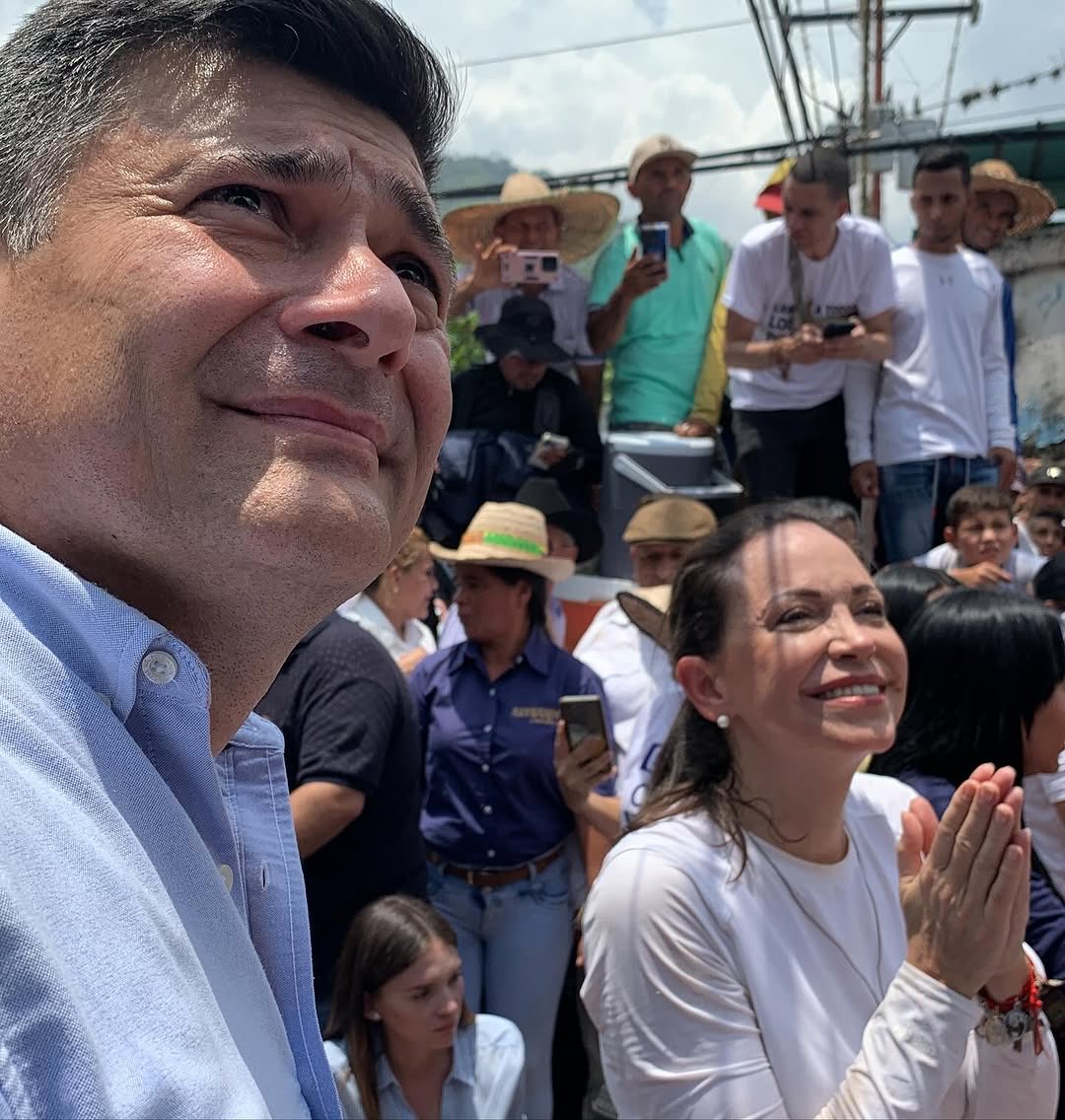 Estimada Maria, me será un honor nuevamente acompañarte a recorrer nuestro estado Barinas, pero especialmente toda Venezuela, volveremos a sentir el calor de nuestra gente en cada rincón del país, así como lo hicimos en el 2024.

Fuerte abrazo