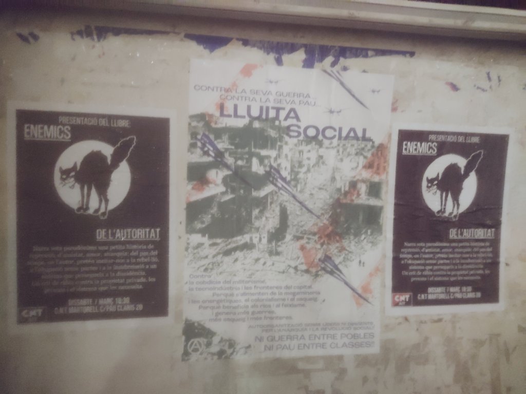 Difusió de la propera presentacio (cartells i pancarta) al nostre anarco-sindicat amb el company autor del llibre "Enemics de l'Autoritat". També de les campanyes d'altres companys. 

Salut i anarquia!