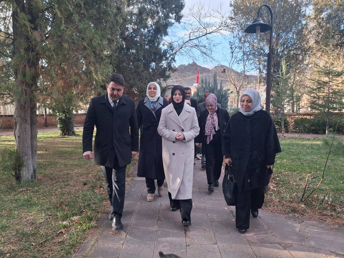 enginpehlivanli's tweet photo. #Kırıkkale ’mizin manevi mimarı #Hasandede ’nin gölgesinde,bu toprakların köklü huzurunu ve bereketini çok kıymetli bir misafirimizle paylaştık
Bilgi ve İletişim Teknolojileri Başkan Yardımcımız ve MKYK Üyemiz @YilmazCansin
Manevi değerlere gösterdiği ilgi,bizler için kıymetli🌹 https://t.co/tETWrSz7vf