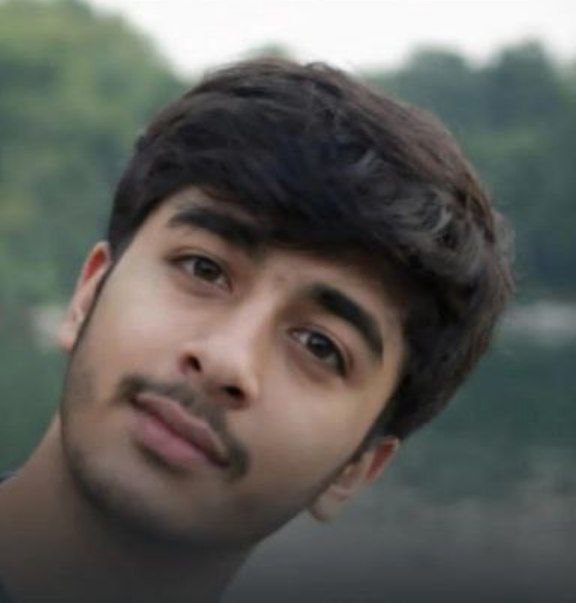 🚨 بازداشت #حسین_باقری ۲۰ ساله و اهل استان هرمزگان، ۲ اسفند به اتهام شرکت در اعتراضات بازداشت شده است. از زمان بازداشت تاکنون هیچ اطلاعاتی از او منتشر نشده و خانواده‌اش در بی‌خبری کامل به سر می‌برند. وضعیت جسمانی او نیز نگرانی‌ها را دوچندان کرده است؛ 
#IranRevolution2026‌