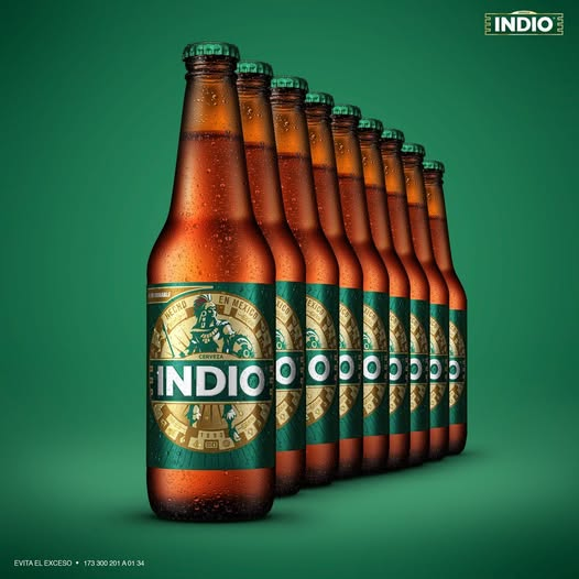 IsidroAvila's tweet photo. En una ocasión, el creador de la cerveza Michelob, el creador de cerveza Ultra y el creador de cerveza Indio, fueron a cenar juntos.

El primero pidió una Michelob bien fría. El segundo pidió una Ultra bien helada, con todo y su tarro helado. El creador de Indio los miró con empatía y pidió un vaso con agua.

Los otros dos muy sorprendidos preguntaron: ¿Cómo vas a pedir agua? Y les respondió: 

“Si ustedes no van a tomar cerveza, yo tampoco”...
