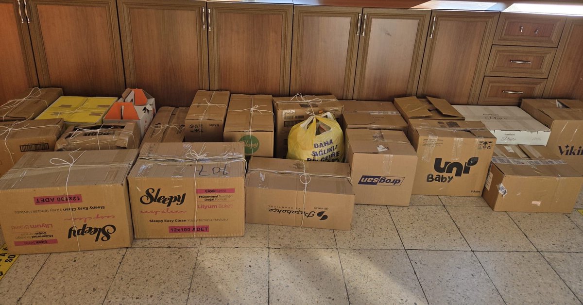 Her yıl olduğu gibi bu yıl da okulumuzun kıymetli öğrencileri, duyarlı velileri ve fedakâr öğretmenleri tarafından Ramazan kolileri hazırlanarak ihtiyaç sahibi vatandaşlarımıza ulaştırılmaktadır.

Birlikte iyilik büyüyor, Ramazan bereketiyle çoğalıyor.