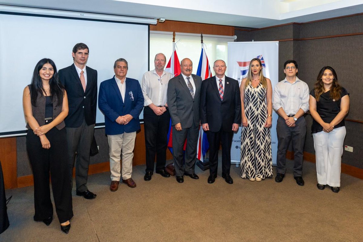fsilvaduarte's tweet photo. Ayer, con la Cámara de Comercio Paraguayo Británica (CCPB) y @UKinParaguay, tuvimos la primera jornada del Programa de Capacitación Ejecutiva en Sostenibilidad Empresarial, sobre Descarbonización Empresarial y Gestión de Huella de Carbono #Paraguay #UK #BusinessisGreat https://t.co/E9RosyR2ME