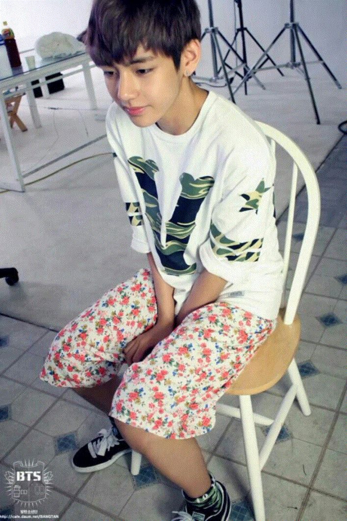 Yaz olması lazım youtubede geziyordum önüme bts uyuyor diye bi video çıkmıştı kapağında fetüs Tae ALLAHIIMM ÇOK TATLIYDI açıp izlemiştim sonra akışıma çıkmaya başladılar onu araştır bunu araştır IDOL era da Army olmuştım sanırım öyle hatırlıyorum (böyle bi Tete vardı)