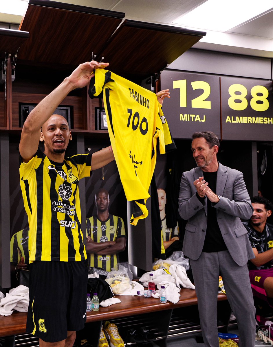 ittihad's tweet photo. على قلب قائد واحد 💛🖤 https://t.co/toFxhwp4eX