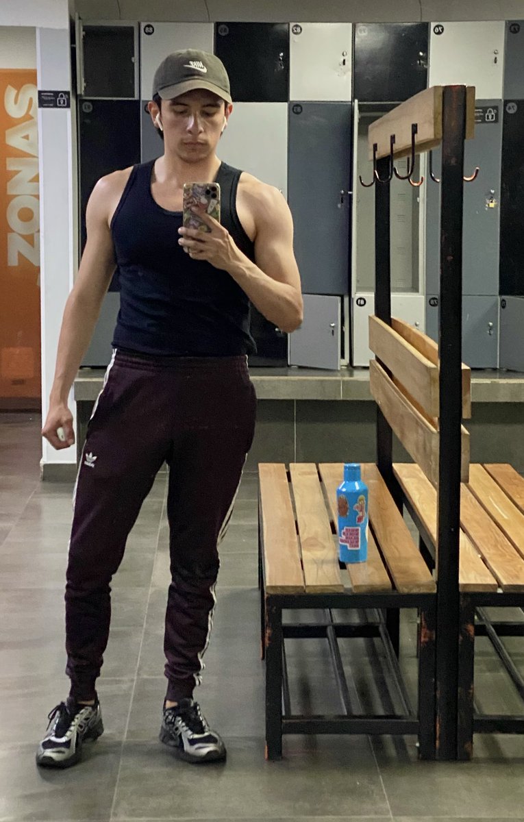 diego___2000's tweet photo. 9 to 5 pero en el gym https://t.co/B1AWqvRmWb