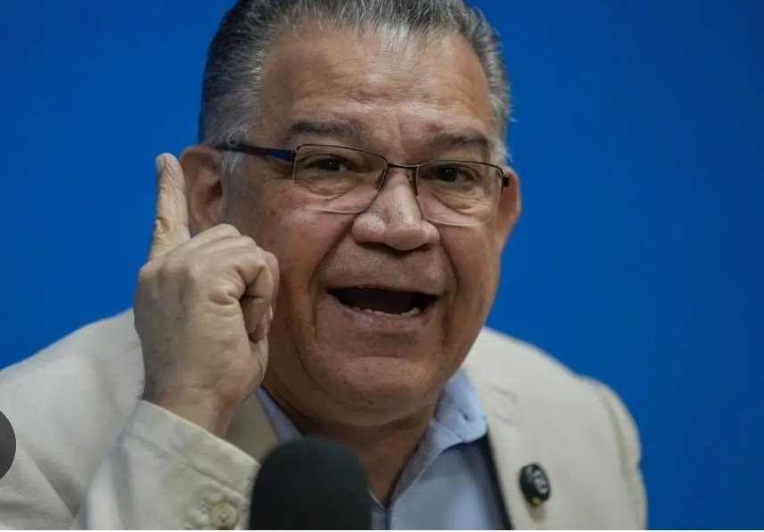 Este CABALLO de TROYA forma parte del aparato REPRESIVO NARCO #PSUV 

Movimiento M-20 IZQ, 
La Causa Radical diputado IZQ, Un Nuevo Tiempo con Manuel Rosales
AMIGO de ZAPATERO
Centrados en la Gente: saco 
29,611 el 0.24% de la votación total. NO TIENE VIDA 

<a href="/MariaCorinaYA/">María Corina Machado</a>