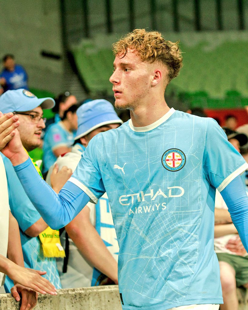 🇦🇺 Besian Kutleshi, Avustralya Ligi'nde Melbourne City A takımında henüz yeni yeni süre almaya başladı.

1⃣6⃣ yaşındaki defans oyuncusu ilerleyen yıllarda farklı mevkilere de bürünebilir bu konuda çok yönlü diyebilirim güncel boyu 1⃣8⃣5⃣ cm hava toplarında iyi.

🛡️ Atletik,