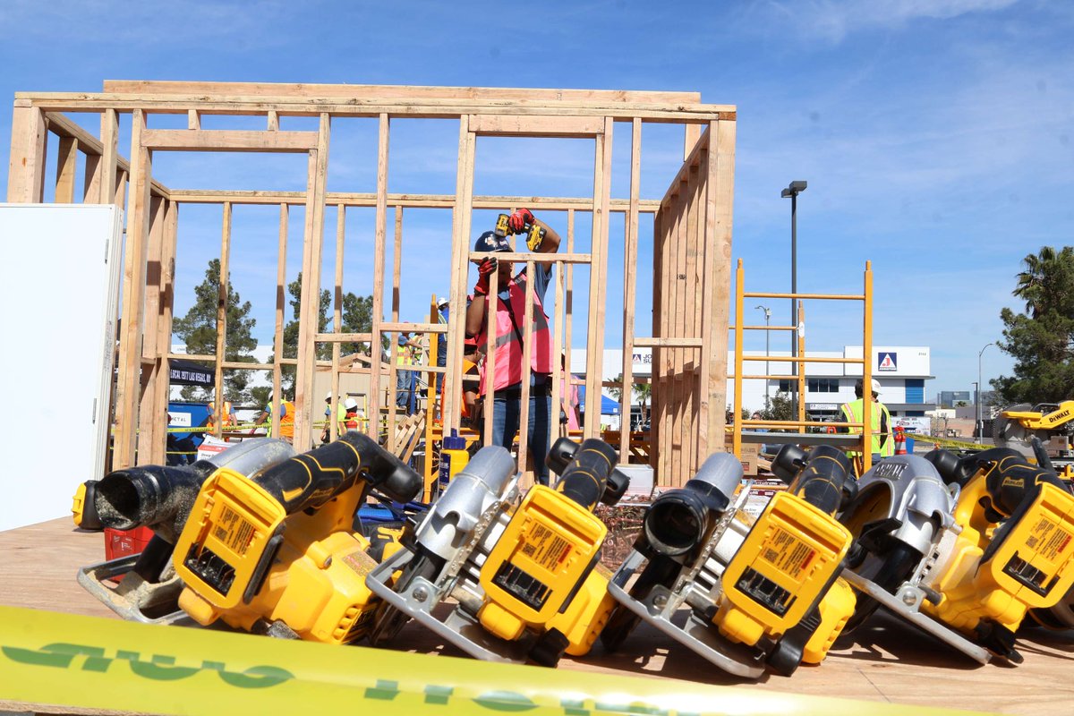 ClarkCountySch's tweet image. Ending #CTEMonth by putting our future workforce to the test! 

High school students from across the District participated in the Western States Regional Council of Carpenters and the Construction Industry Education Foundation (CIEF) construction competition! This competition put