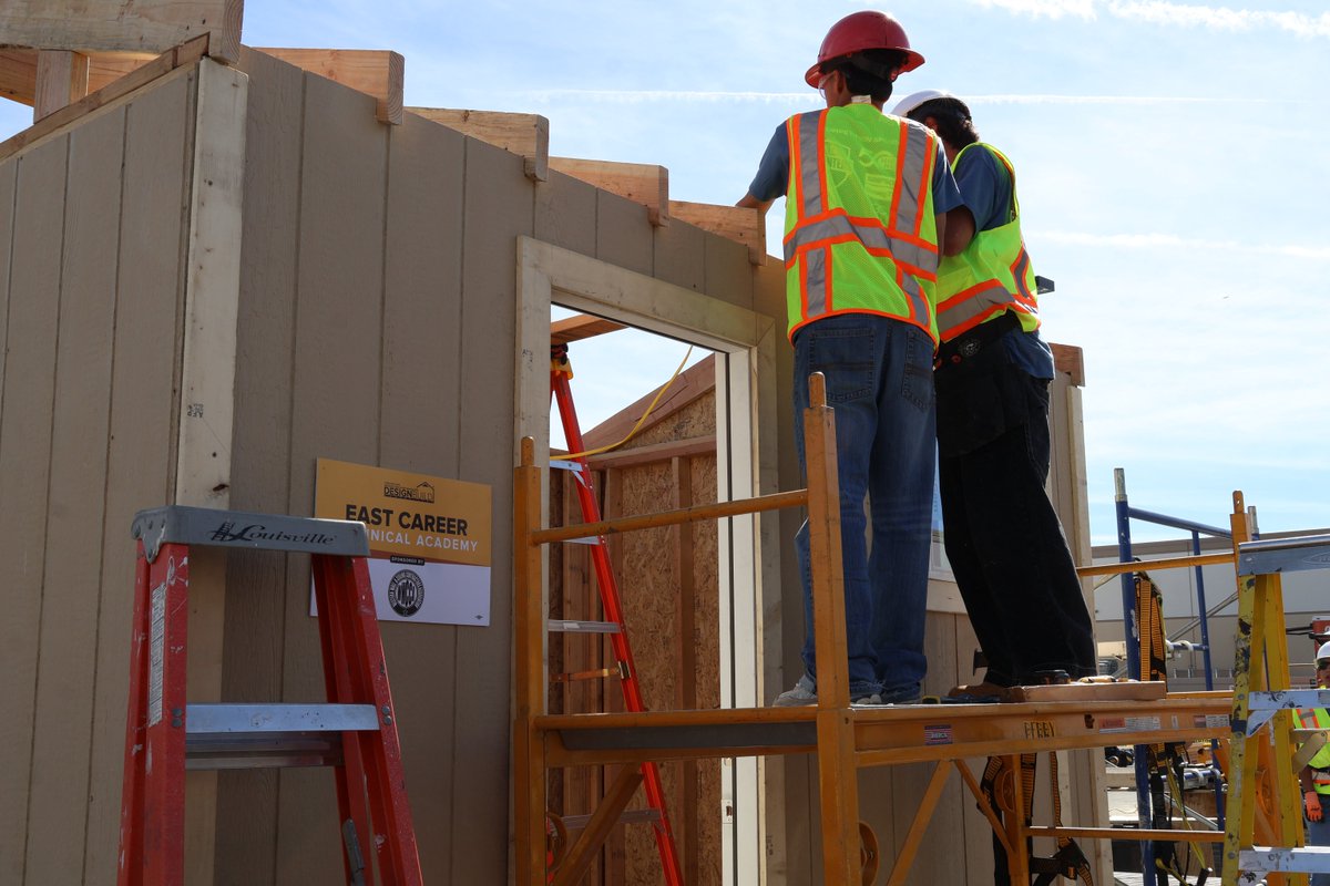 ClarkCountySch's tweet image. Ending #CTEMonth by putting our future workforce to the test! 

High school students from across the District participated in the Western States Regional Council of Carpenters and the Construction Industry Education Foundation (CIEF) construction competition! This competition put