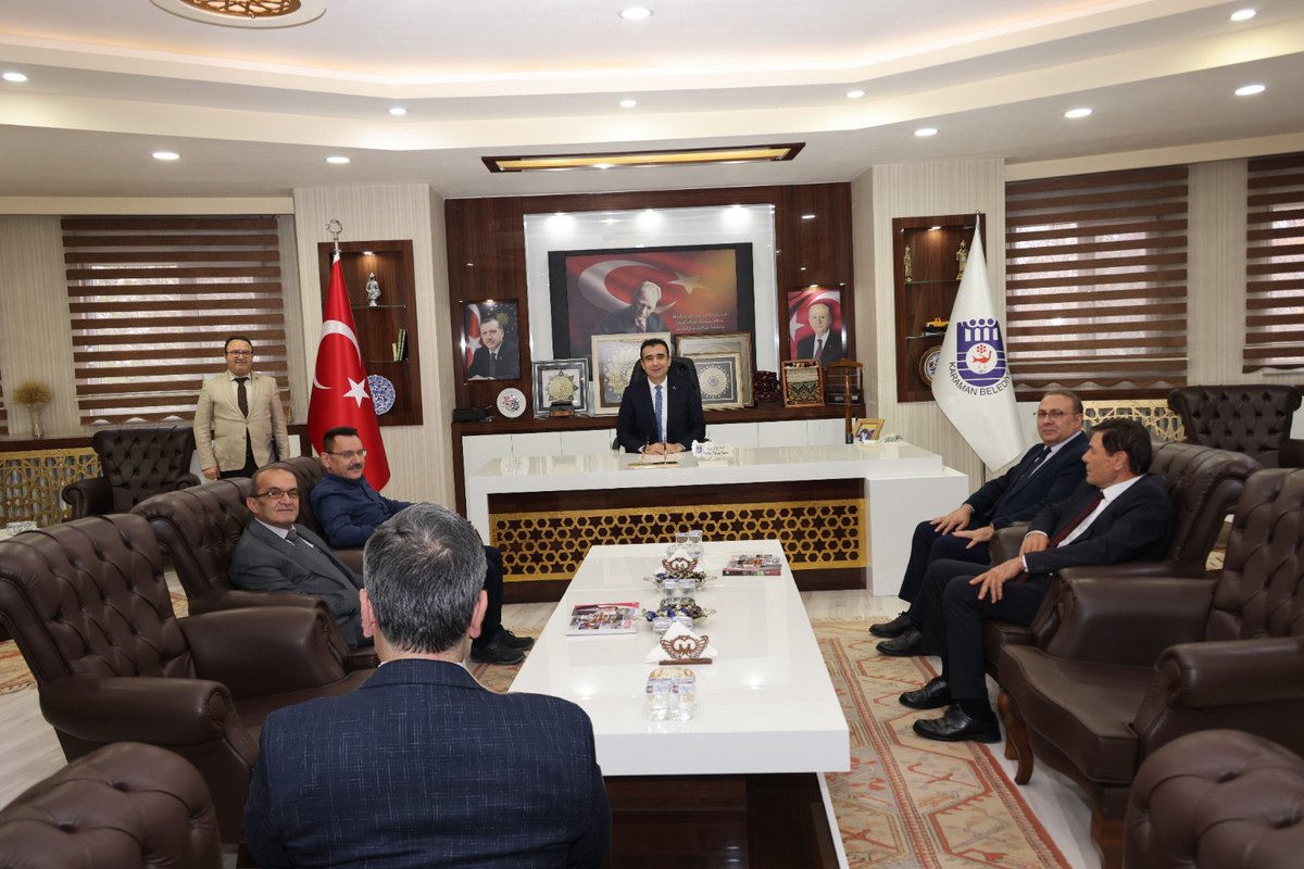 karaman_bel_tr's tweet photo. Karaman Eğitim ve Araştırma Hastanesi Başhekimi Şükrü Salih Toprak ve Başhekim Yardımcısı Mesut Ünal Karaman Belediye Başkanımız Savaş Kalaycı'yı makamında ziyaret etti.
#KEAH #BizimMemleket #Karaman #KaramanBelediyesi #SavaşKalaycı https://t.co/OeKrVv5Zee