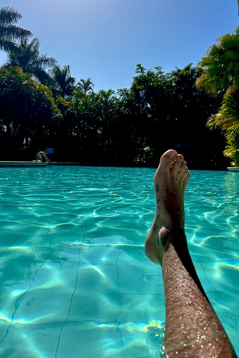Banze69's tweet photo. ☀️🦶 https://t.co/NqkAKcFAoL
