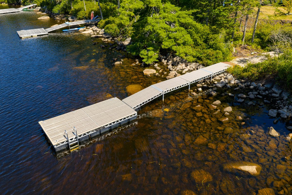 canadadocks's tweet photo. Our hybrid systems are like a mullet of docks, standing in the front, floating in the back! The best of both worlds 🌞 https://t.co/6Q2qJhz0Pq