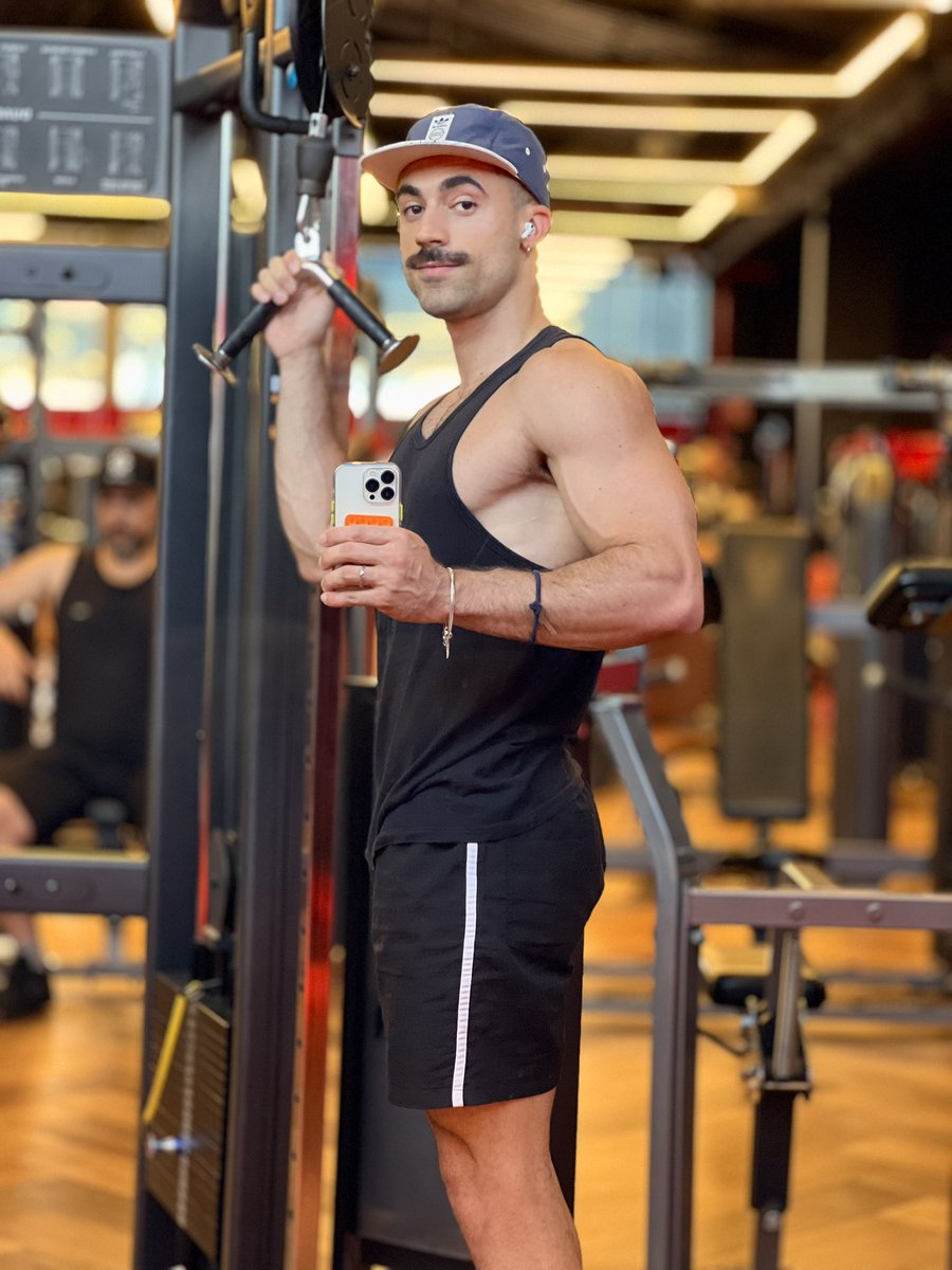 ᴠɪᴛᴏʀ𐚁 tweet media