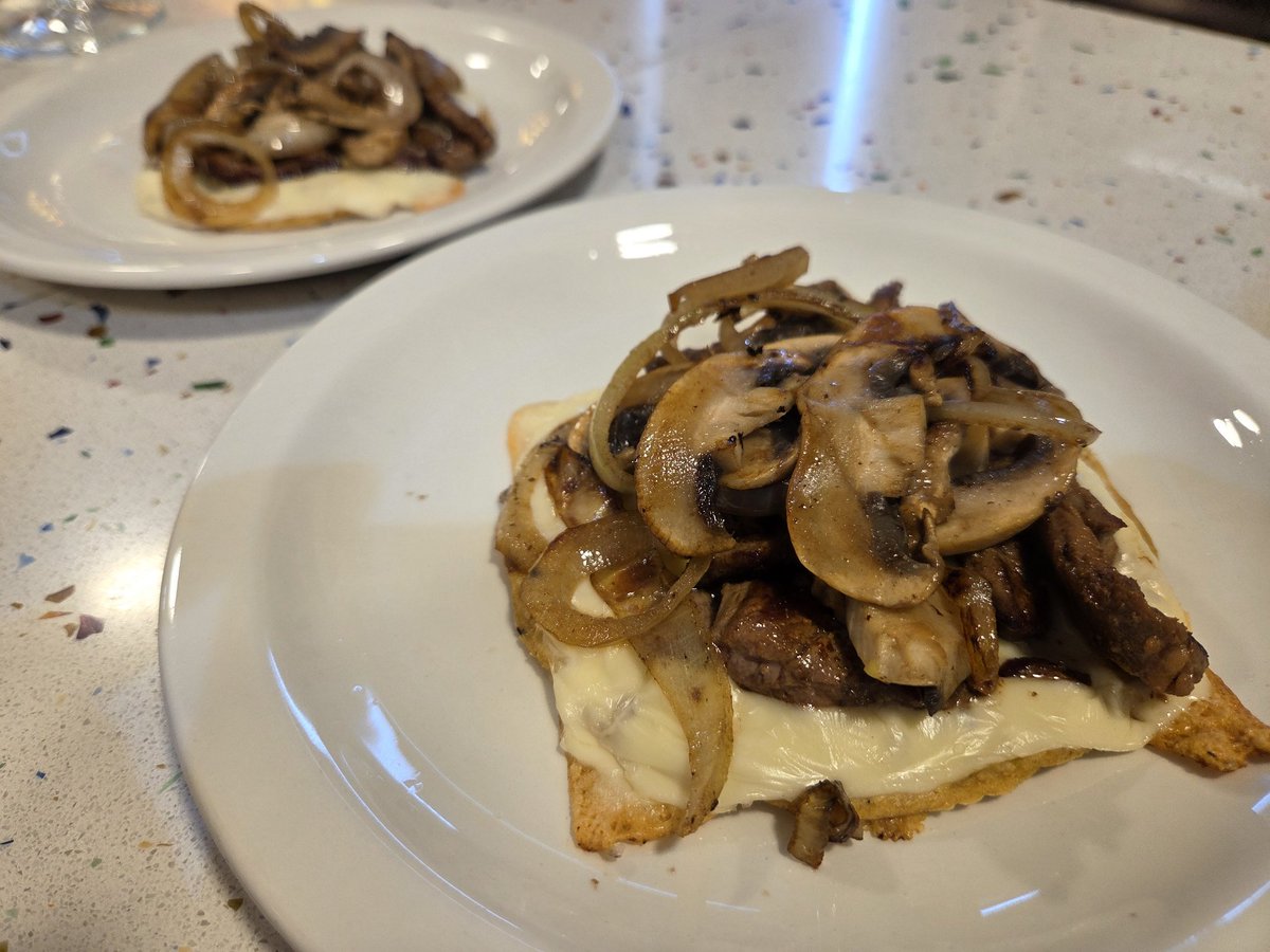 Taquichampis en el As de Tapas, calle San Juan de Logroño. Tortilla de maíz, champiñón y ternera. Buena combinación. #XXIVConcursodepinchosdeLaRioja