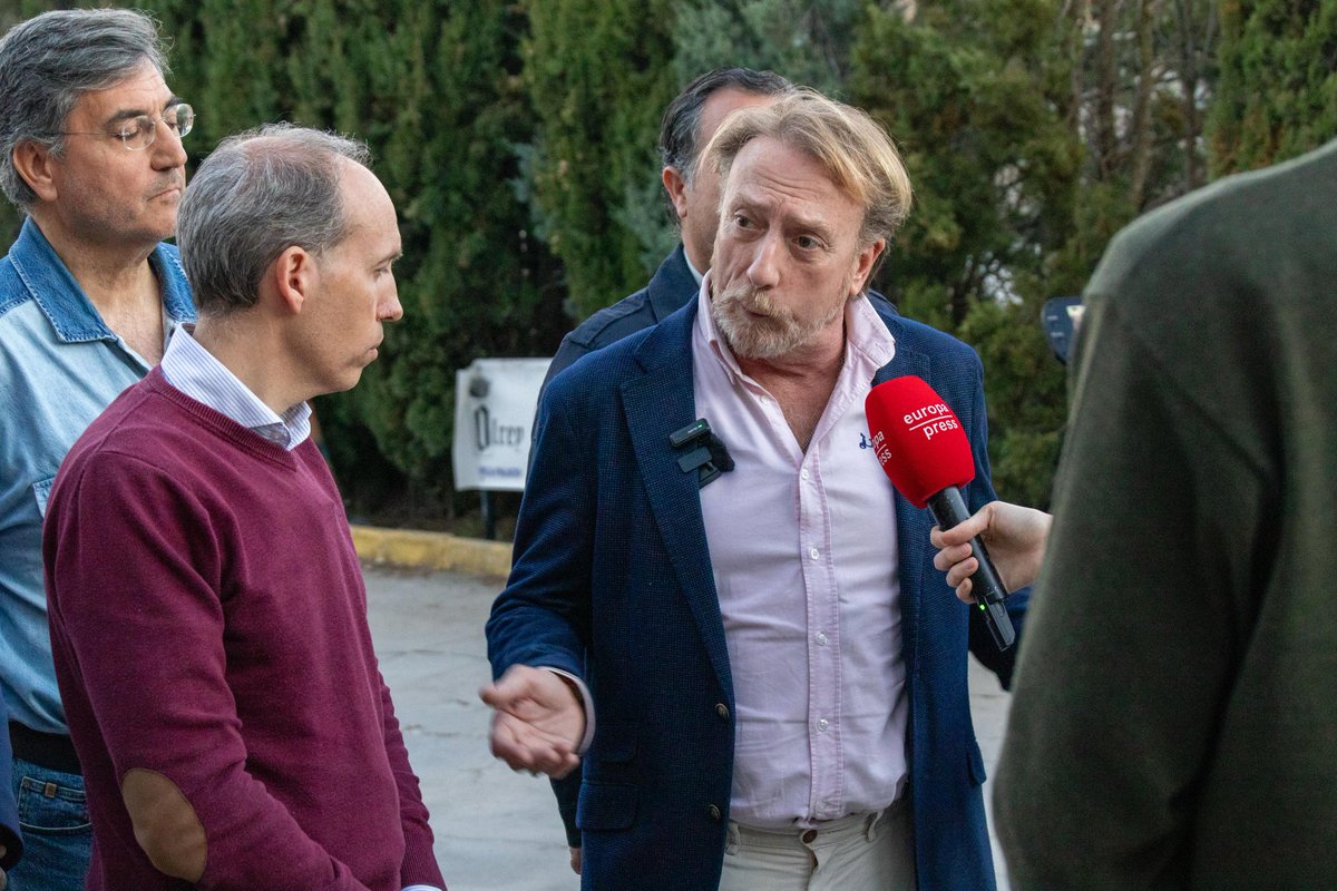 Javiergaciaisac's tweet photo. Magnífica jornada en Olías del Rey, con muy buenos amigos, presentando "El PSOE contra España" e "Historia Criminal del Partido Socialista". https://t.co/lhSEa0nWOa