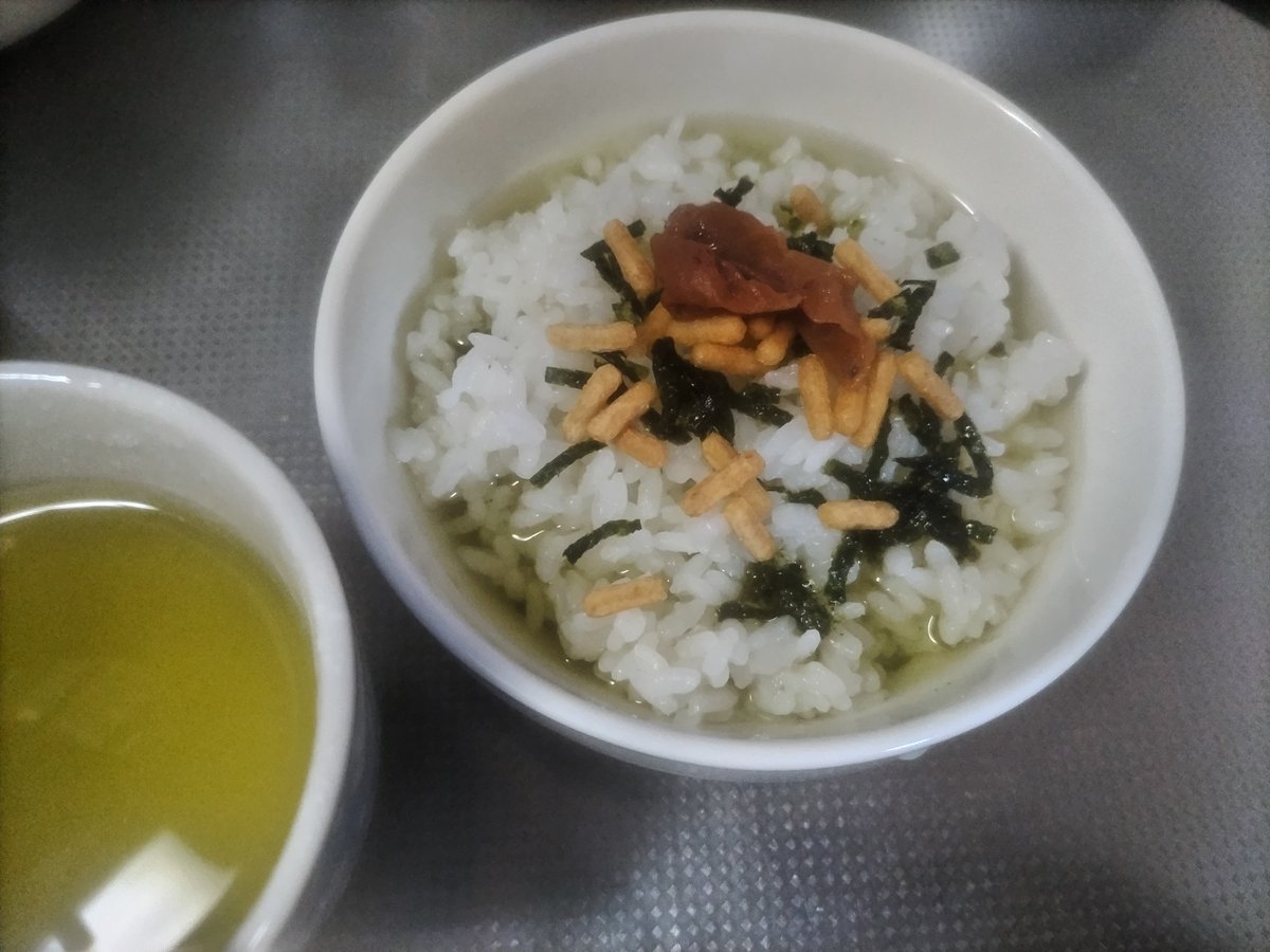 chizuun_Japan's tweet photo. 梅茶漬け(Ume tyaduke)
Pickled plum tea-soaked rice
#Japanesefood #breakfast #umeboshi #ochazuke https://t.co/eGoRmD5xjU