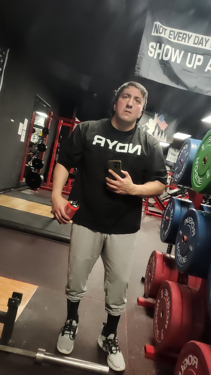 oilfield_rockhd's tweet photo. Quick little peek into the NDYR merch drop happening at our gala tonight. Heavyweight cropped tee with our secondary logo. Hope yaw like it. https://t.co/YBJZonTAKE