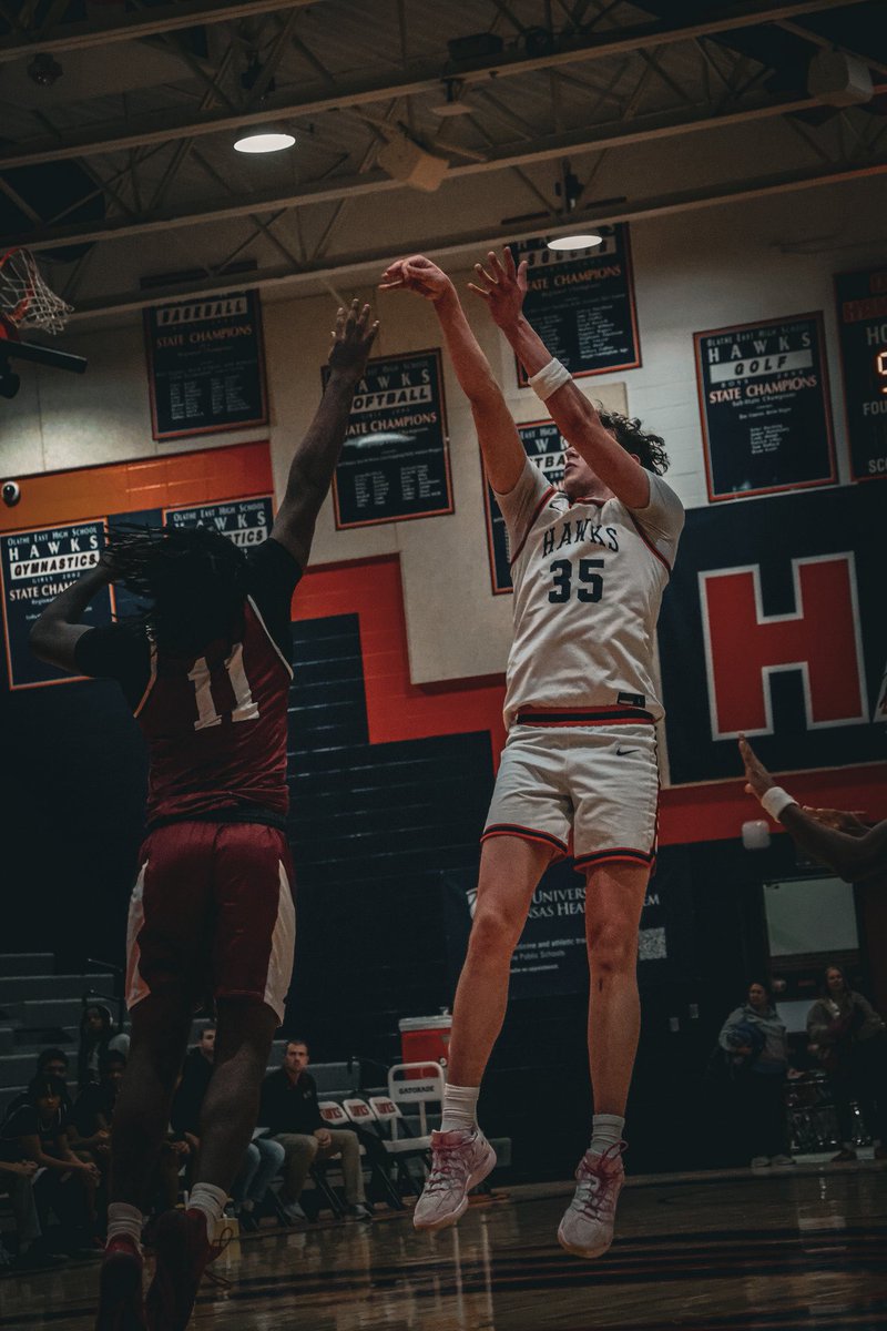 Olathe East Boys Basketball 🏀 tweet media