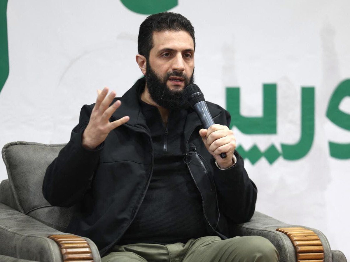malaearabi's tweet photo. "هذا الرجل ليس رجل كرسي جلبته بصوتين انتخابات لتضربه منيّة صبح مساء، ولا حتى مجرد موظف عند حضرتك السامقة، هذا بطل قومي بالنسبة لسوريا، اليوم وغداً، سواء بقي أم جاء شخص بعده، سيظل مكانه محفوظاً في ذاكرة السوريين.. 

هذه الحقائق لا تجعلها لهواً بيد المتسكعين ما بين(معاتيه الثورات) و(حساد الإنجازات) و(حقد الخصوم)."

— محمد القاسم.