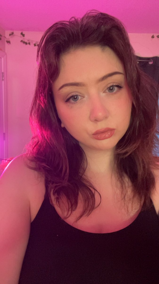 avery ✮⋆˙ tweet media