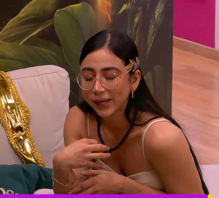 rompe_kucas3mil's tweet image. Campanita con esa casa dice todo de el show que esta haciendo Beba🥱🤣
#LaCasaDeLosFamososCol3 #LaCasaDeLosFamososCol #LaCasaDeLosFamosos3 #lcdlfc3