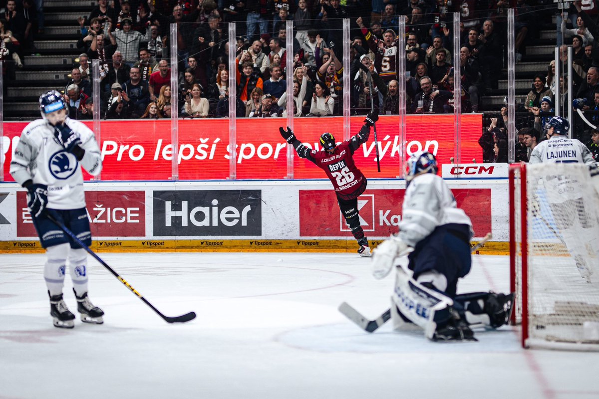 HCSpartaPraha's tweet photo. Střelec - bavič - rodič - hasič
Michal Řepík. ❤️ https://t.co/fXlONMpW5b