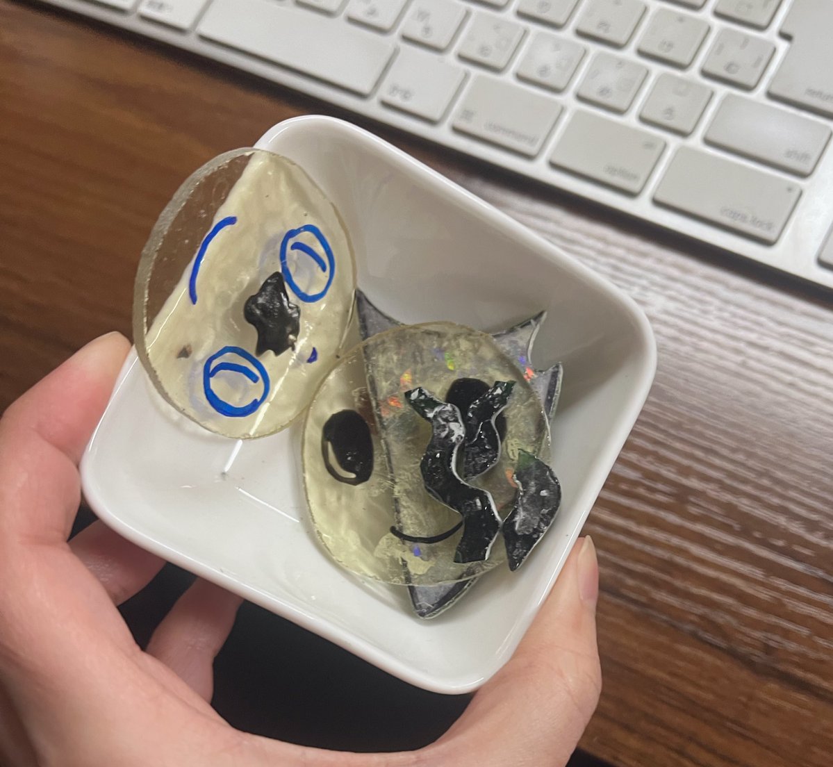 ↓のステンドグラスは試作の時から申請中に使っているガラスの値段が