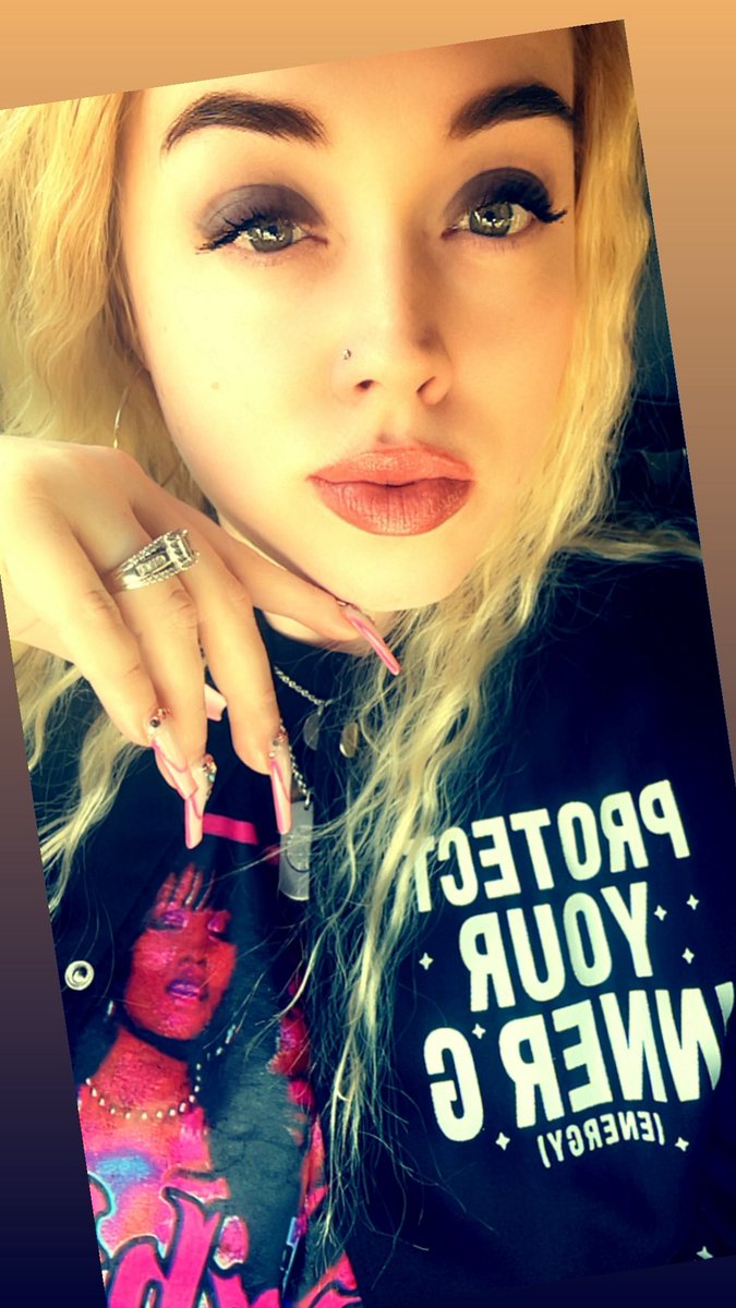 I been smokin gas 💨 
K!llN B!tchez ⚔️
Man I f33l just LiKe A GangSt⭐️R 
#muglikeminaj #NotABot #NickiMinaj