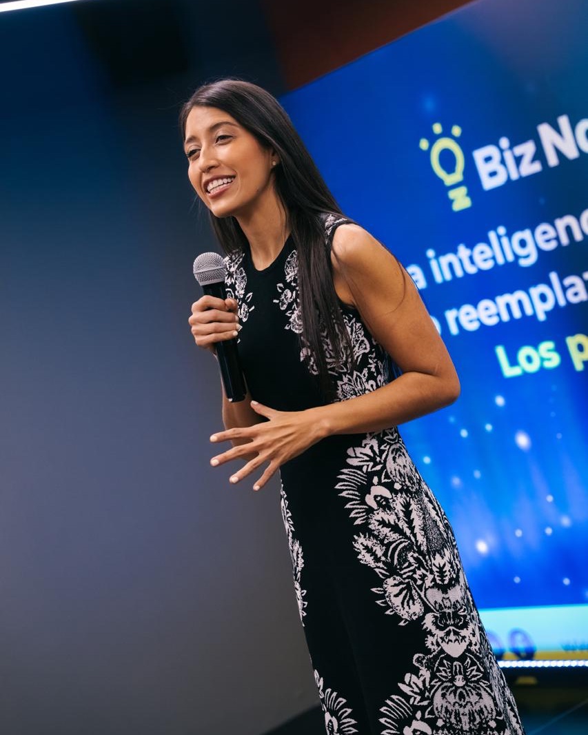 lascarvajalino's tweet image. #FunFact que ya es tradición en nuestra agenda:
Marzo es el mes en el que más nos bookean #conferencias.

Casualidad. No. Es el mes de la mujer.

Y sí, es oficialmente nuestro mes favorito del año.
No porque nos inviten más. Sino porque la conversación cambia
🧵