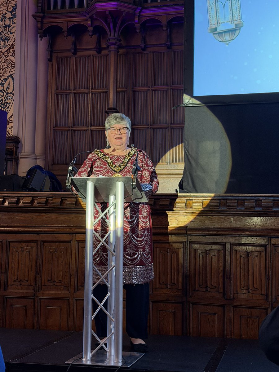 Louise Scott DL 🐝 tweet media