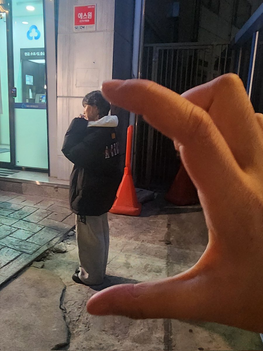 bear_yeseo0822's tweet photo. 아니 ㅋㅋㅋ 작게 보여서 그랬는데 돌아보니 하트 해줬음 ㅠㅠㅠ 너무 귀여워 ㅠㅠ https://t.co/cxOr5P5vd3