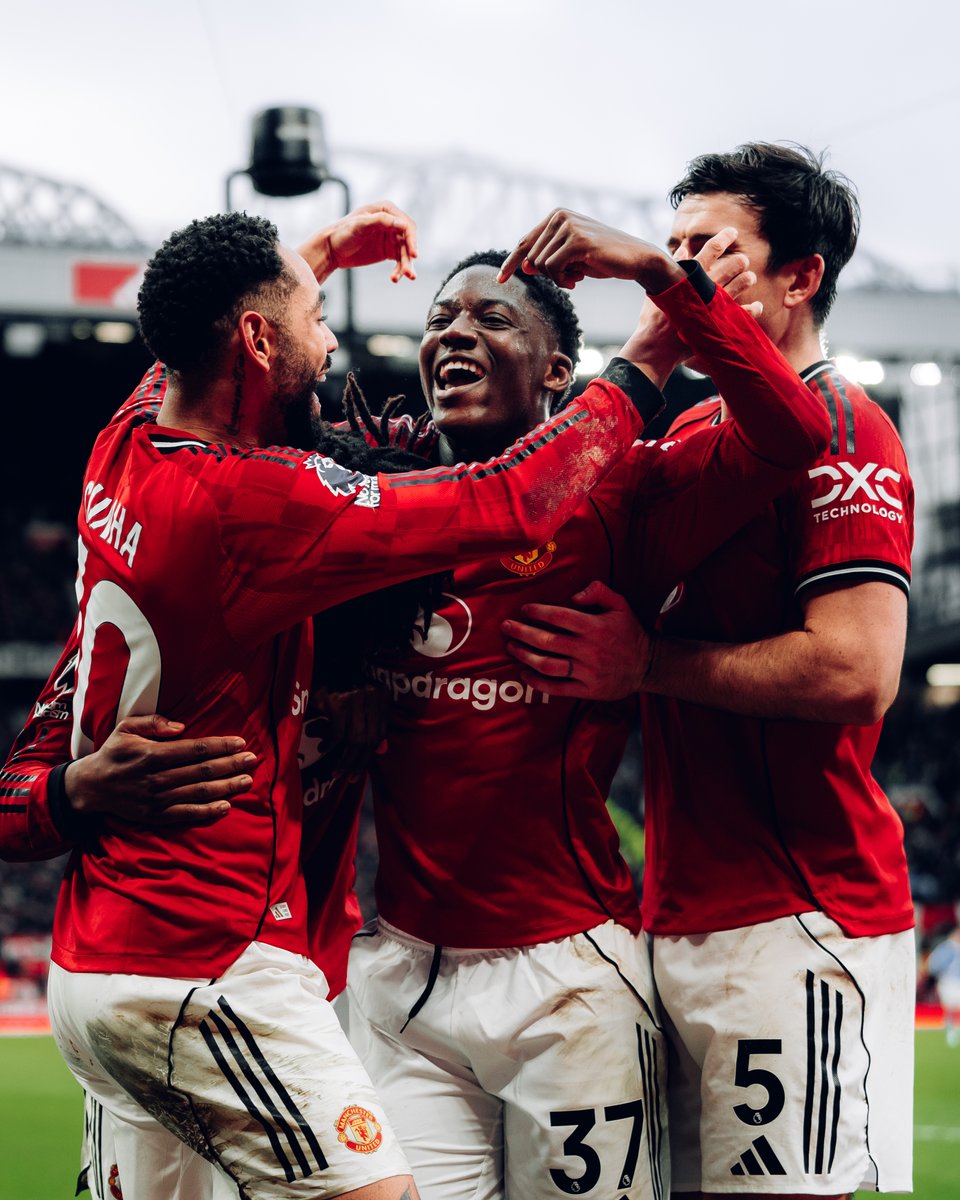 UnitedStandMUFC's tweet photo. If Man United beat Crystal Palace, they will go THIRD on goal difference! 🤞 #mufc