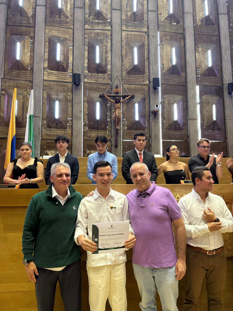 PalacioPolitico's tweet photo. Hoy estuvimos acompañando a un grupo de jóvenes líderes, con un gran sentido de pertenencia por nuestro territorio

Junto al gobernador, celebramos la posesión de 15 Consejeros Departamentales de Juventud y 20 representantes de la Plataforma Departamental de Juventud para el 2026 https://t.co/u54PgknMoo
