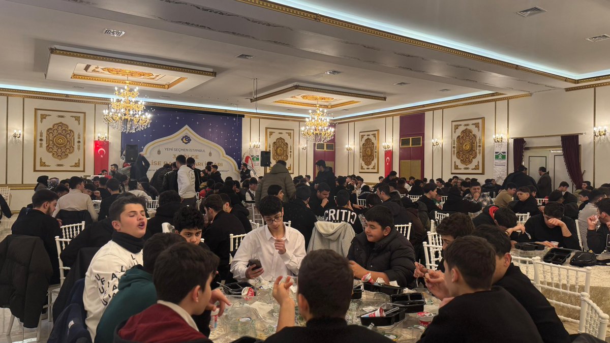 📍İstanbul

Yeni Seçmen İstanbul Teşkilatımızın düzenlemiş olduğu 3.Bölge Lise Başkanları İftarına İstanbul Milletvekilimiz <a href="/halisdalkilic/">HALİS DALKILIÇ🇹🇷</a> ve Bahçelievler Belediye Başkanımız <a href="/DrHakanBahadir/">Dr.Hakan Bahadır🇹🇷</a> ve Yeni Seçmen Başkanımız <a href="/tkutluay64/">Tolunay Kutluay</a> ‘ın katılımlarıyla Genç Liderlerimizle aynı sofrada