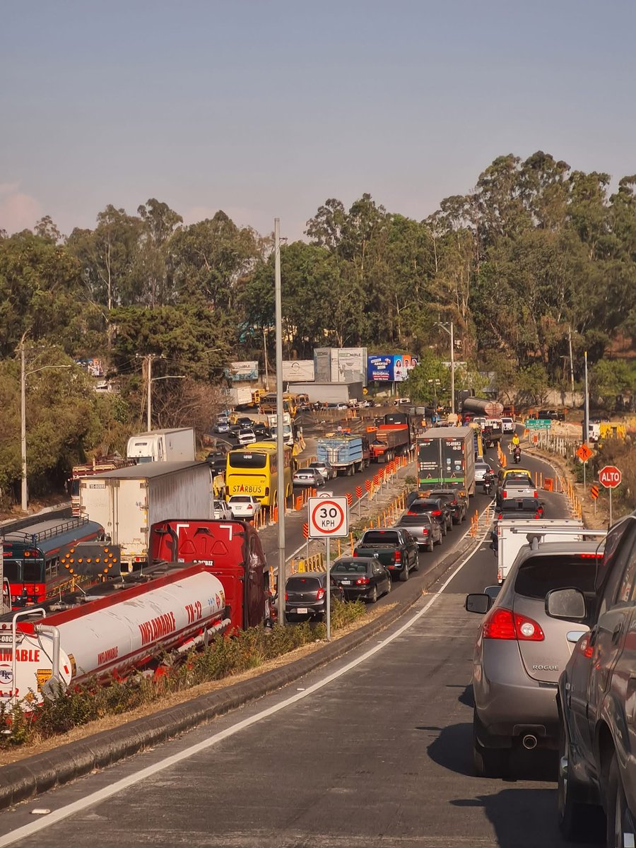 SoyElGuiFi's tweet photo. Cual es la solución señores del @CongresoGuate ?
#TraficoGT https://t.co/Bp5lBROz66