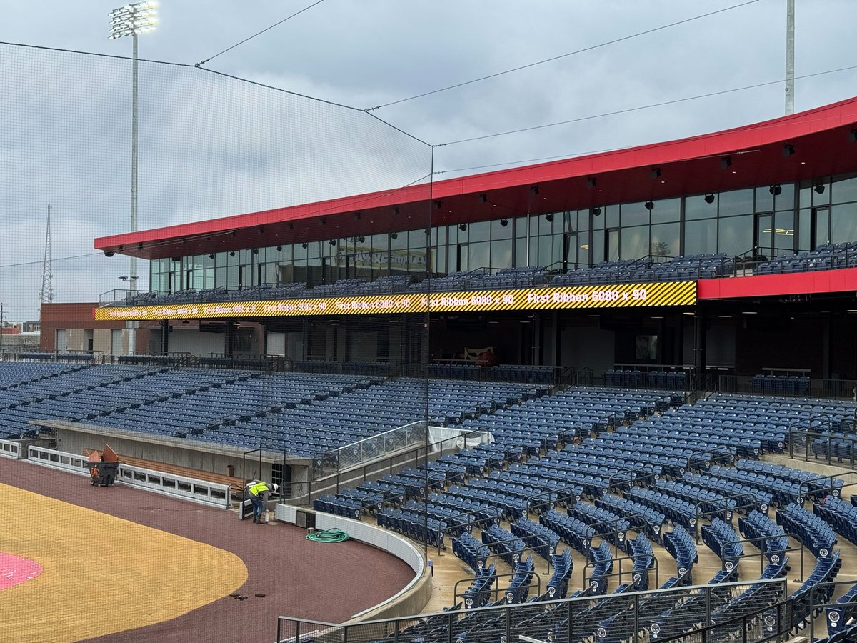 UberDisplays tweet media