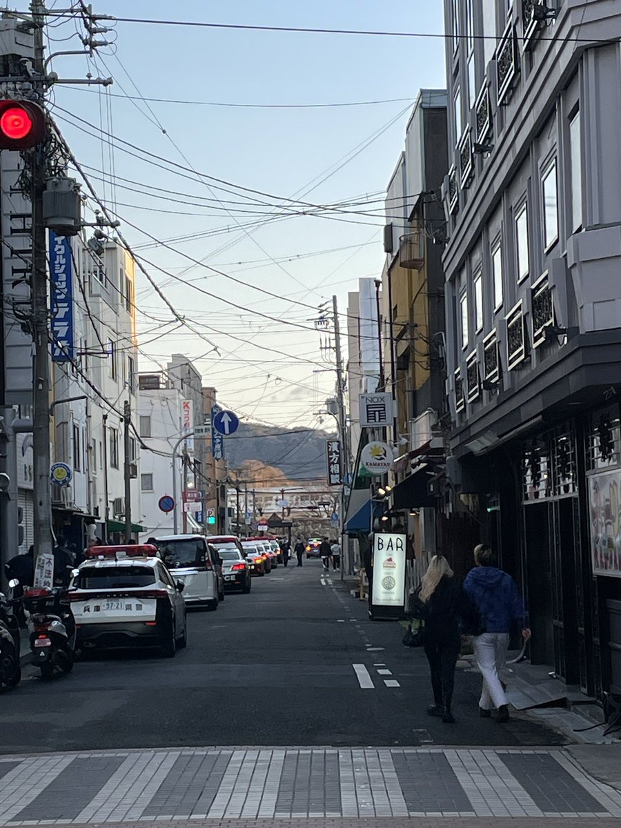 yuuryoka's tweet photo. 警察だらけ　　魚町　塩町　姫路 https://t.co/1VQh8J0ZQ0