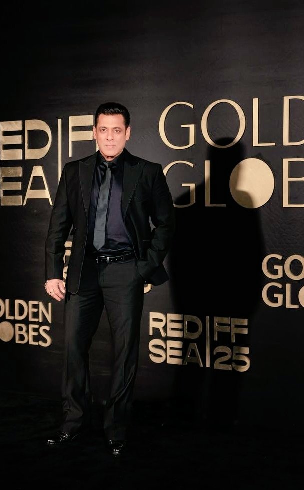 andi_atie's tweet image. Time passes,  but there are  values that  remain eternal 🌙🤍 
#TrueValues 
#SalmanBhai