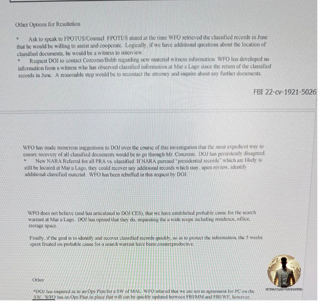 LadyAfro17's tweet image. 27 febbraio 2026, Stati Uniti 

 "PLASMIC ECHO" E IL RAID A MAR-A-LAGO

1/3

 L'Uomo nell'Ombra: #Alan_Kohler

Alan #Kohler, ex Direttore Assistente del controspionaggio #FBI, è il "fil rouge" di questa saga.

Londra (2015): 

Kohler agisce sotto mentite spoglie al Summer School