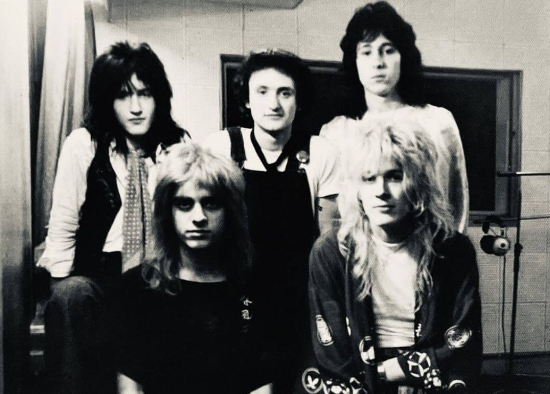 staring at the camera like i was the one that made rhodesia's lyrics..

they are so cute