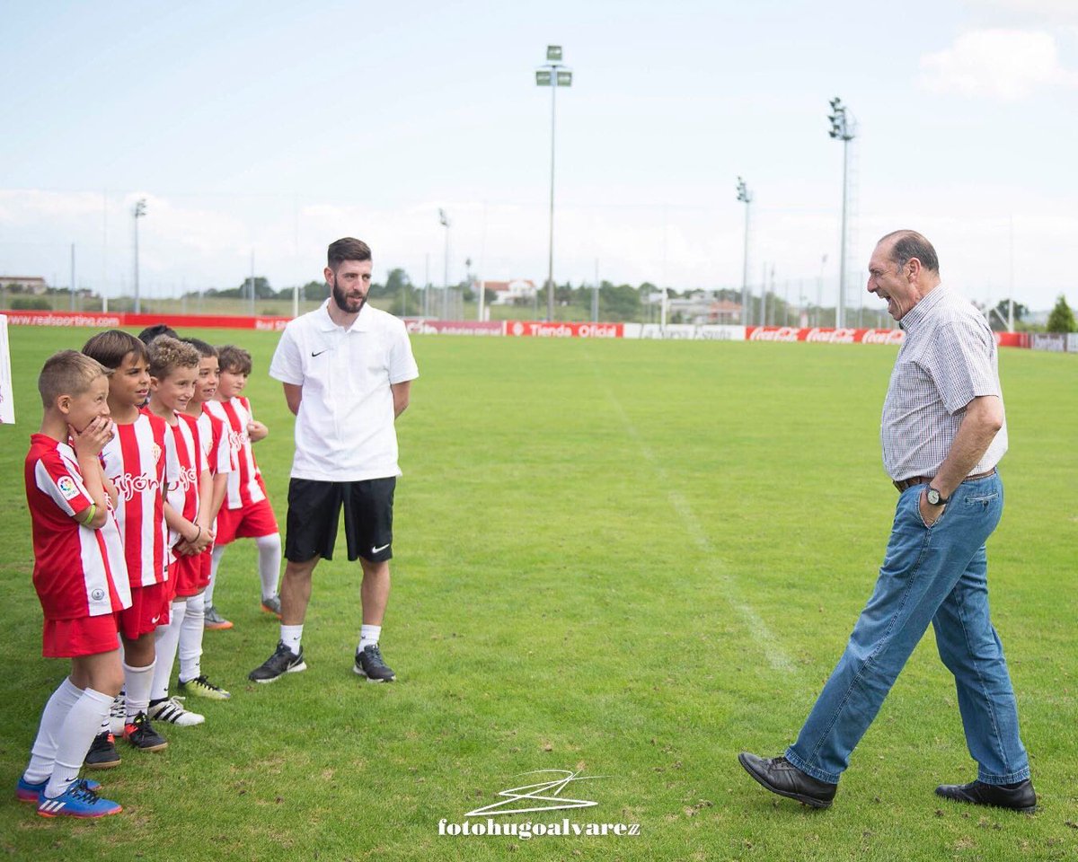 Ferrero11Dorsal's tweet photo. Está foto lo dice todo @Orlegi_Sports no podréis entenderlo en la vida El corazón del @RealSporting es #Mareo https://t.co/crrNSi8ePG