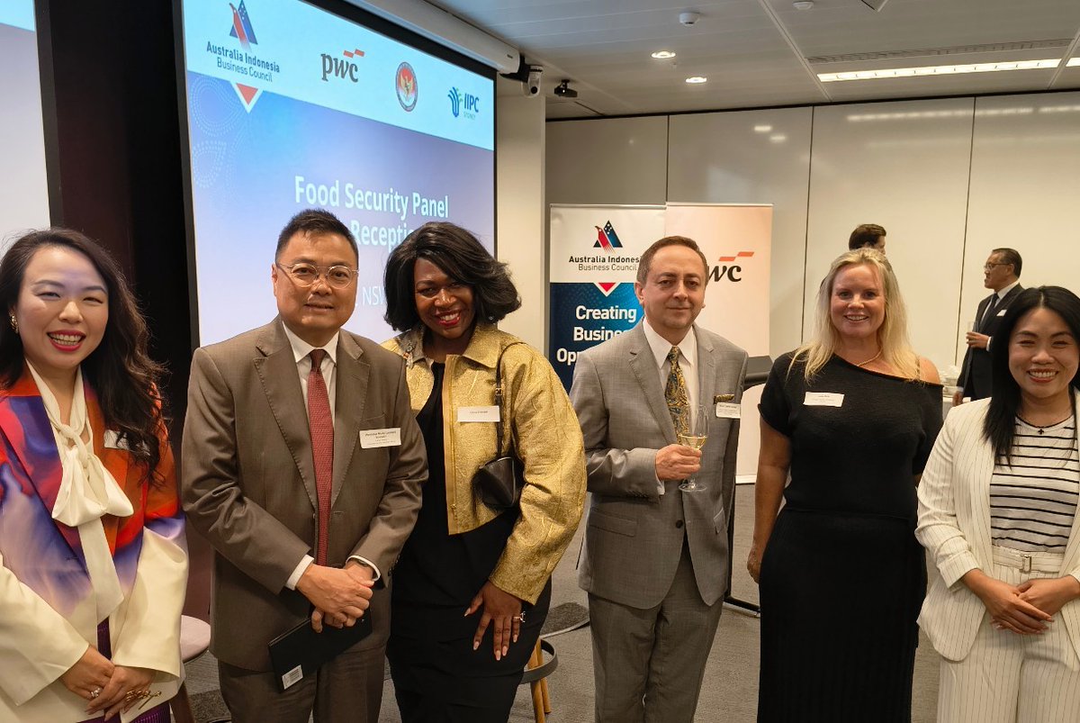 vacabrerah's tweet photo. A remarkable event on the economics of international trade, investment and food security. Special thanks to the AIBC, PWC, IIPC, Fitzpatrick Advisory and Michele Zhuang for the invitation and the opportunity to discuss the current trends in this field.
26.02.26. https://t.co/WHo2yOMzdy