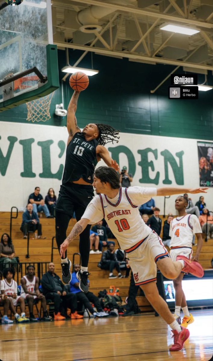 Coach Hemingway tweet media