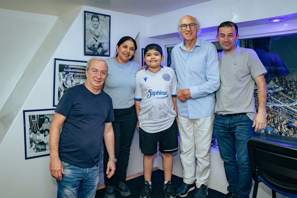 VelezSocial's tweet photo. Gonza tiene 11 años, es hincha de Vélez y vive junto a su familia en la provincia de Santiago del Estero. Actualmente está en tratamiento en el Hospital Garrahan por una enfermedad compleja. Tenía un sueño: conocer el estadio más lindo de la Argentina, el José Amalfitani 💙 https://t.co/xR1vkkEhSY