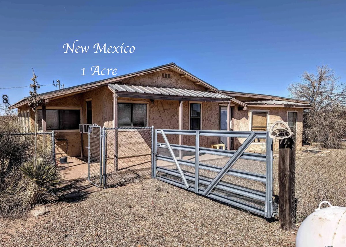 oldhouseunder50's tweet image. $69K. Experience peaceful living in this two-bedroom home set on one #acre with stunning #mountainviews. Located in #NewMexico, the property features a metal roof, stucco exterior, private utilities, and a fenced yard, perfect for pets and gardening. oldhousesunder100k.com/affordable-199…