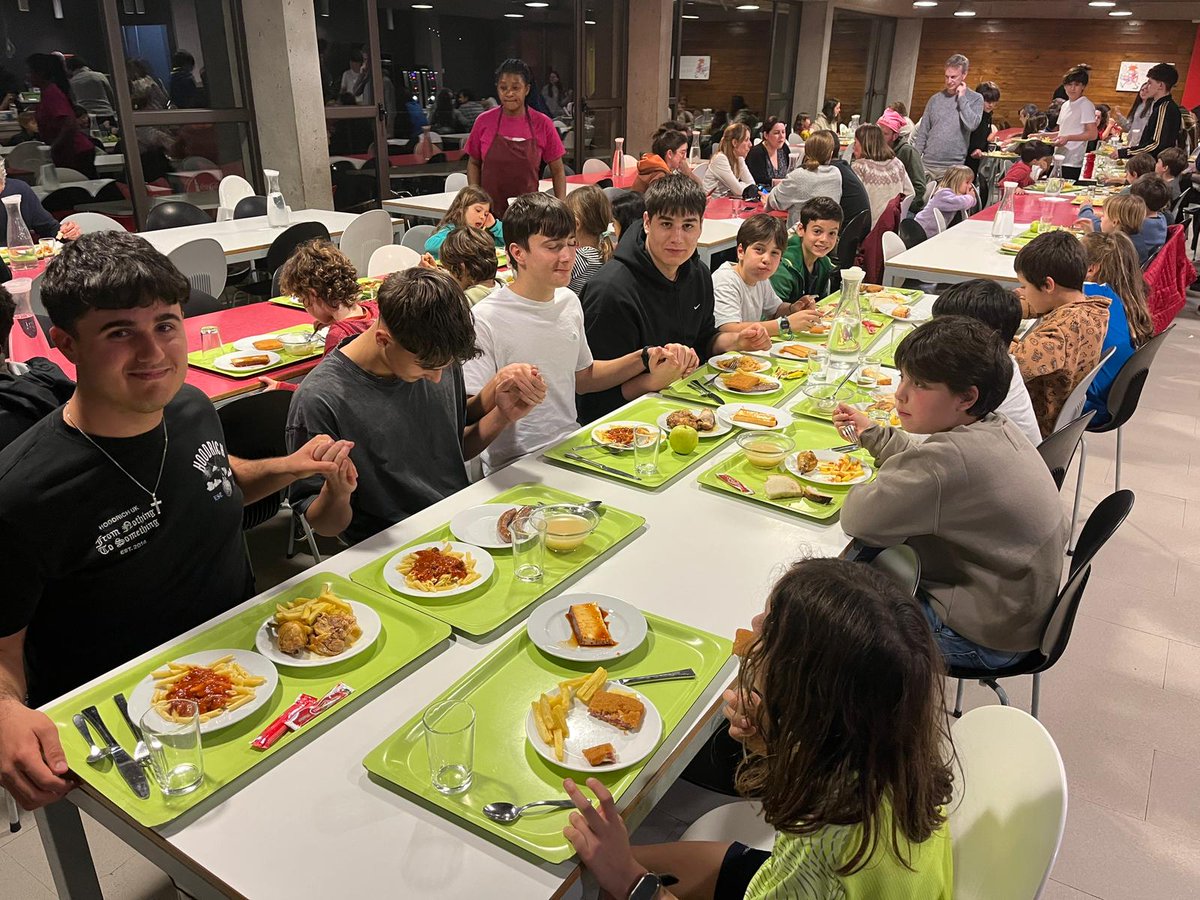 hemofilia_cat's tweet photo. Ja estem sopats i al llit. Demà a les 8 esmorzar i a les 9 a pistes!! #orgulldesoci @hemofilia_cat https://t.co/a3N8Yu6dTa