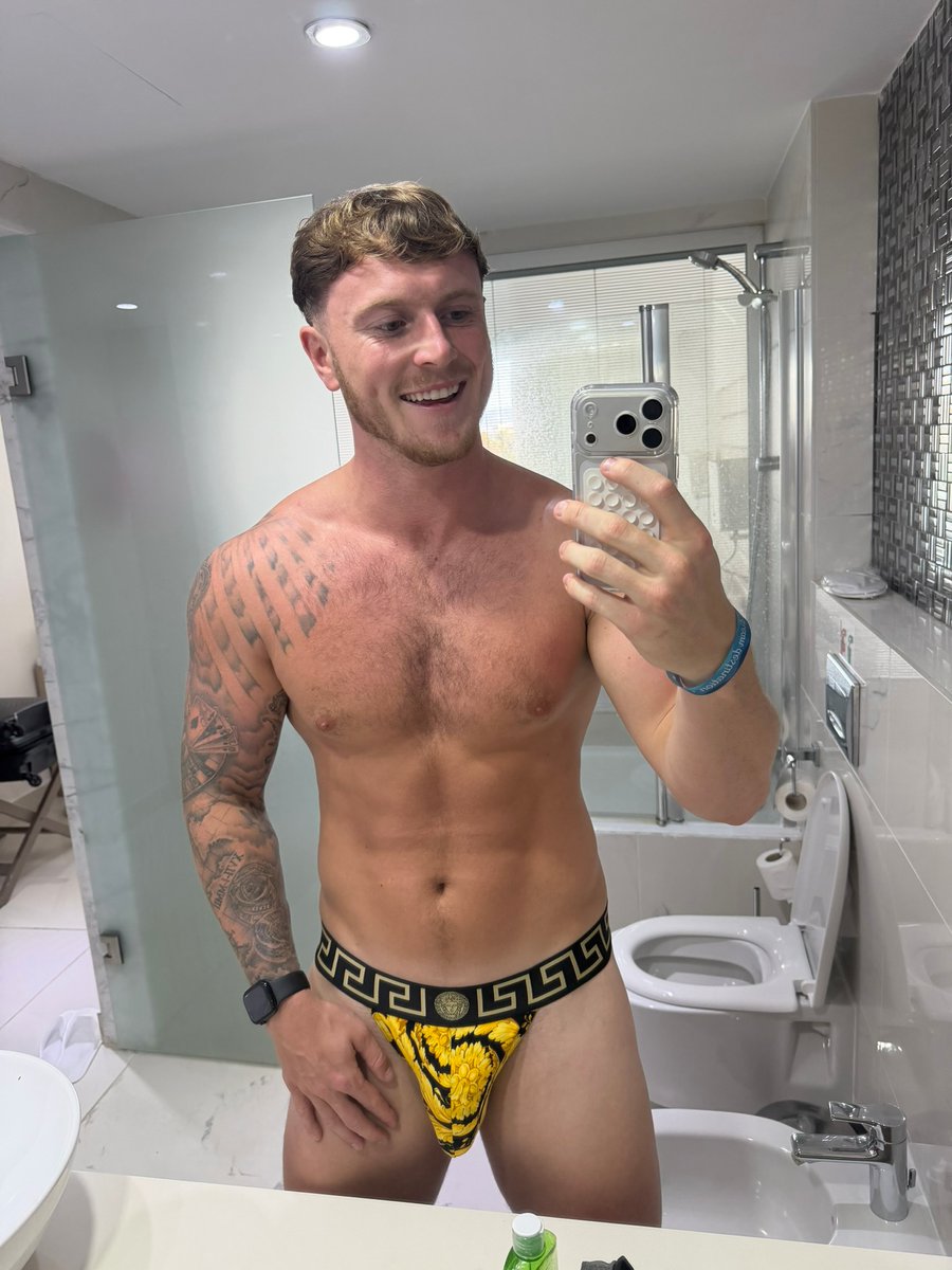 WETWILL22's tweet photo. would you stay if i let you in? https://t.co/Qe0s6FZOK7